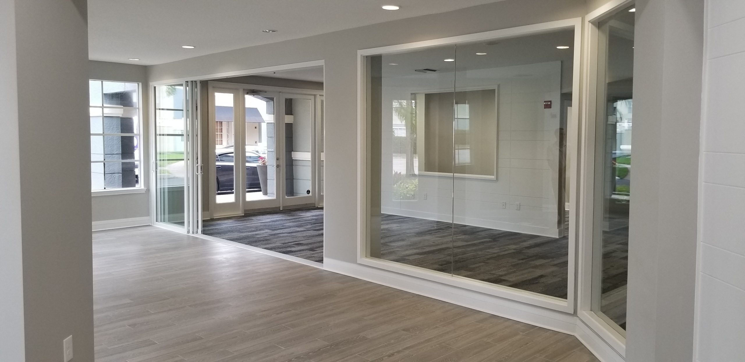Arbors at Carrollwood Apartments - Wall Design and Mirrors
