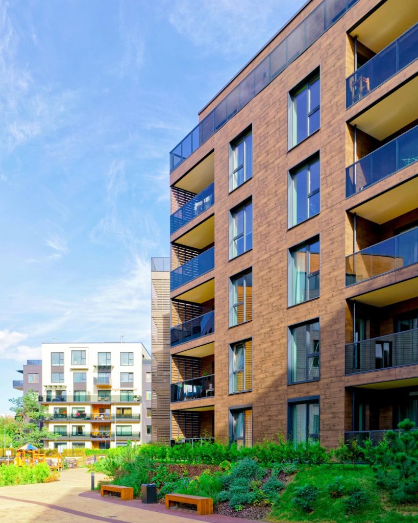 The Multifamily Industry in 2025 Pros, Cons, and Impacts on Property Managers Across the USA V3